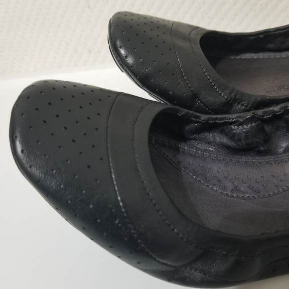 PRADA SIZE 39 BLACK PERFORATED LEATHER BALLET SCRUNCH FLAT - Picture 4 of 8